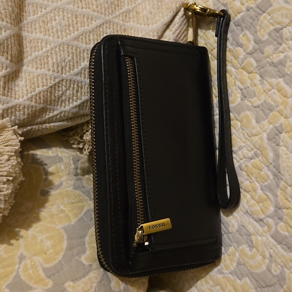2 for 25 sale Beautiful black leather Fossil wallet or wristlet - Picture 2 of 7